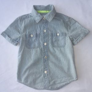 Carter’s 2T short sleeve button down shirt, EUC